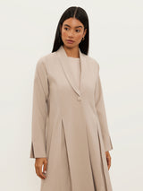 Sara in Beige