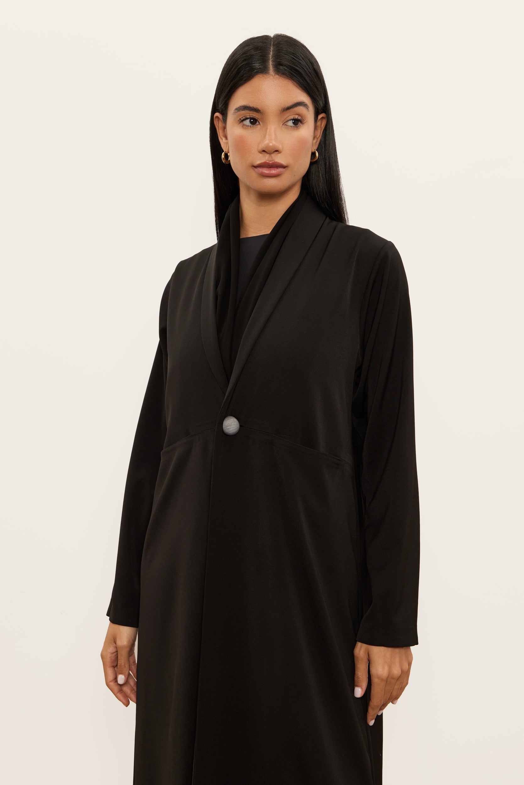 Muna in Black