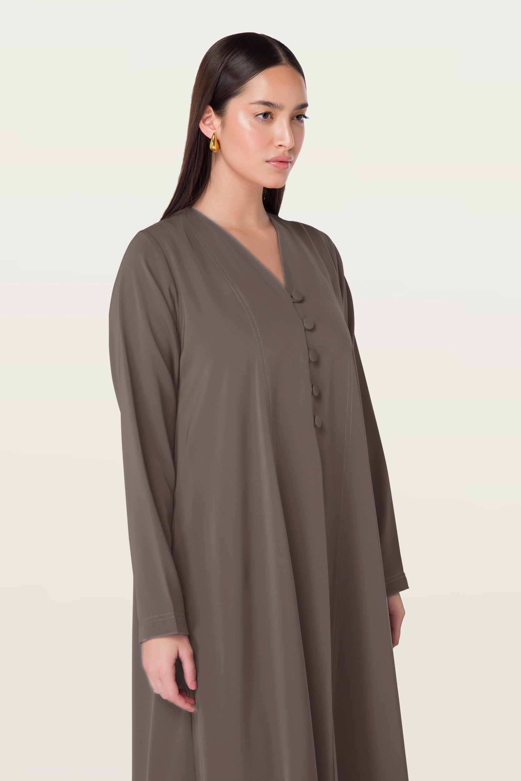 Raya in Taupe