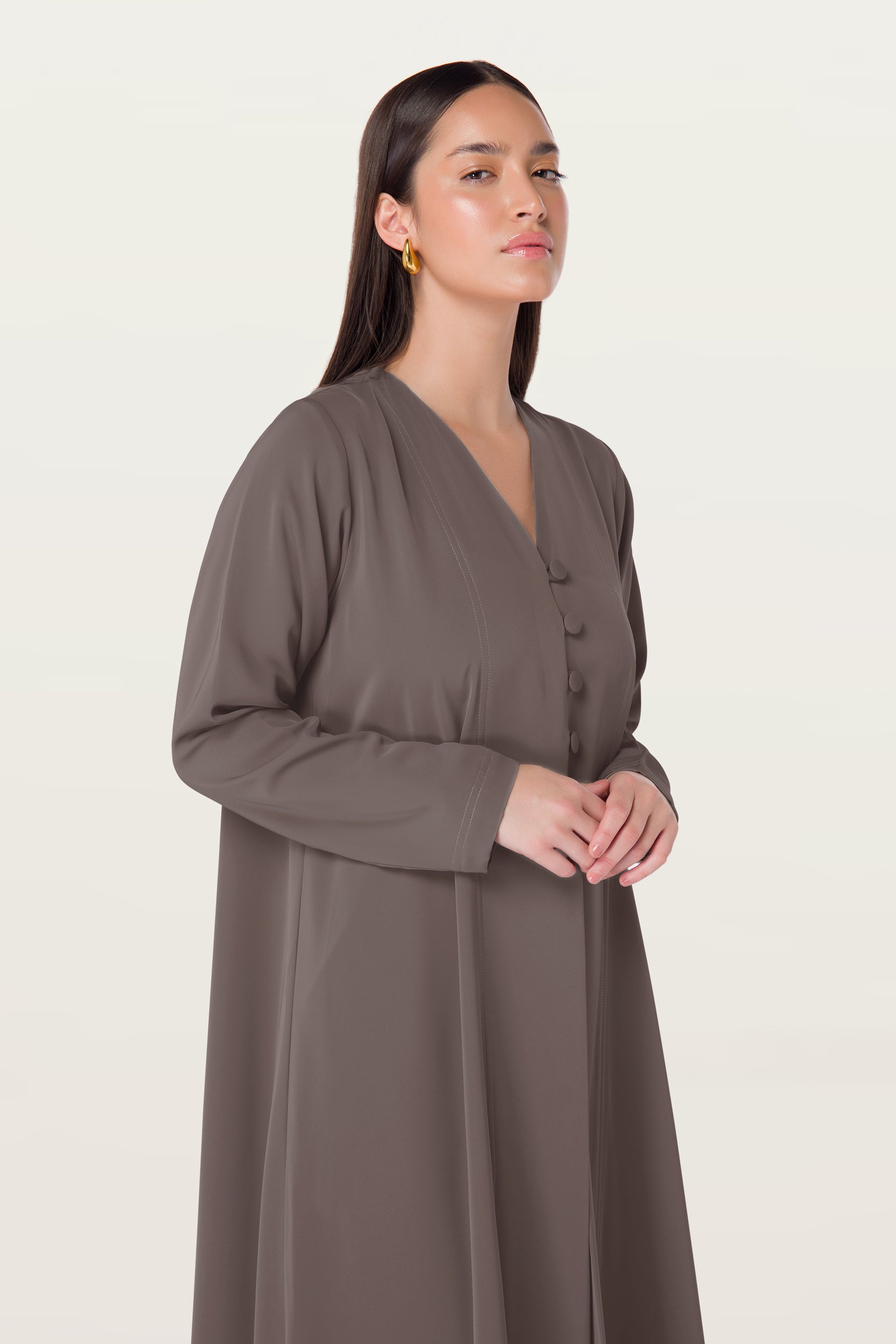 Raya in Taupe
