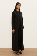 Sara in Black